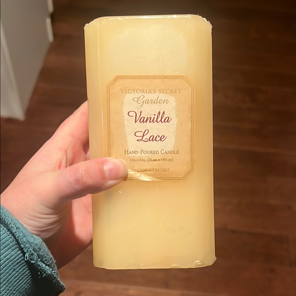 Vintage Victoria's Secret Vanilla Lace Hand-Poured Candle - Cream